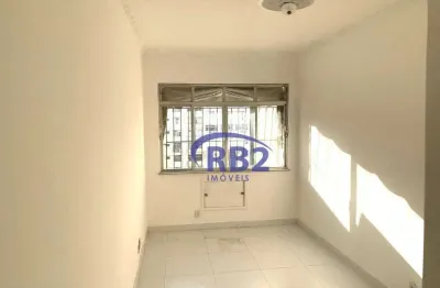 Apartamento de 2 quartos na quadra da praia de icaraí