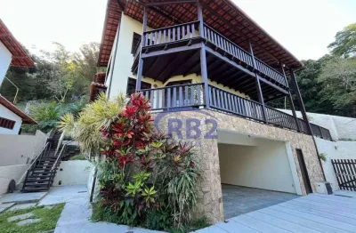 Casa estilo colonial com 5 quartos sendo 2 suítes e 4 vagas em piratininga com vista para  a lagoa por r$990..000,00