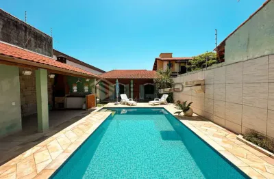 Casa individual com 3 dormitórios + piscina no cibratel em itanhaém