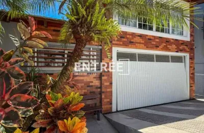 Casa Residencial 4 Quartos (sendo 2 Suítes) e 2 Vagas - CENTRO