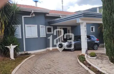 Casa com 3 dormitórios à venda, 380 m² por R$ 2.200.000 - Condomínio Flamboyant - Atibaia/SP