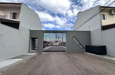 Casa em condomínio fechado com 2 quartos para alugar no santiago, londrina  por r$ 1.650