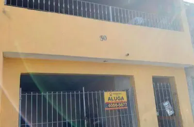 Imóvel com 3 moradias em boa localização, com comércio, pontos de interesse e 10 minutos do terminal piraporinha. necessita reforma.