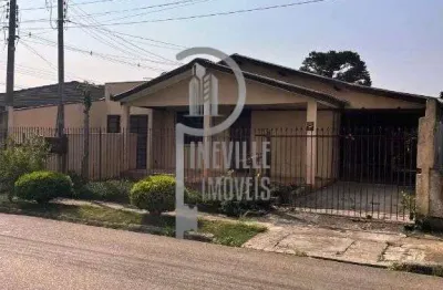 Casa terrea, a 50 metros da av. maringa, em frente ao ginasio de esportes.