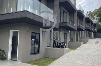 Sobrados novos, em condominio fechado. projeto moderno e integrado.