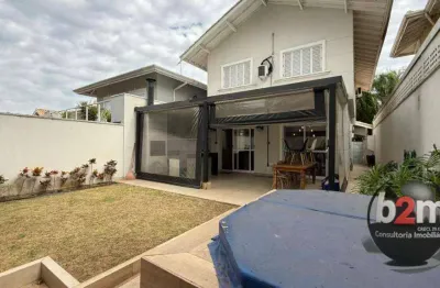 Casa em condomínio fechado, 03 dormitórios e 03 vagas de garagem