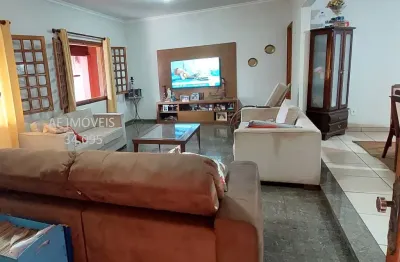 Linda casa com pisicana, varanda gourmet.   excelente  oportunidade casa bairro olinda