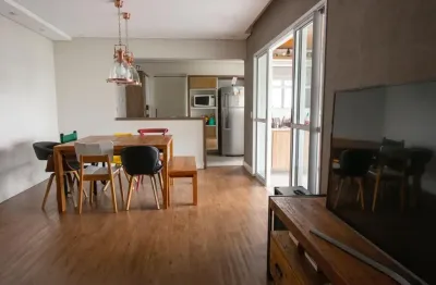 Locação ou venda  !!! 3 dormitórios sendo 1 suíte, andar alto com vista livre.