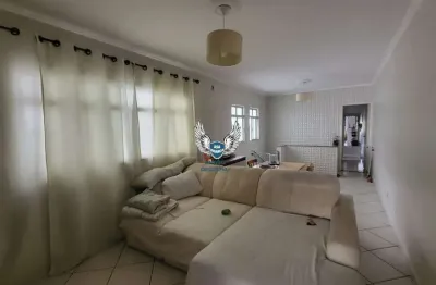 Sobrado com 03 dormitórios, sendo 02 suites e 02 vagas de garagem