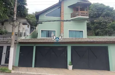Sobrado 04 quartos sendo 03 suites , 05 vagas de garagem e piscina