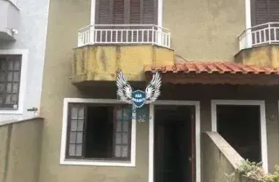 Sobrado em condomínio fechado 02 dormitórios no horto florestal