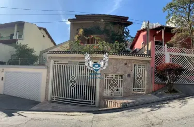 Sobrado de alto padrão com 03 dormitórios  sendo os  03 suítes  e com piscina