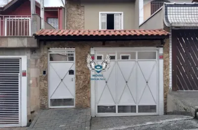 Sobrado com 03 dormitórios sendo 01 suíte e garagem para 05 vagas
