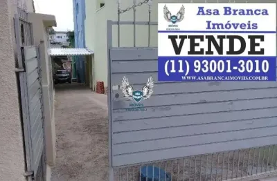 Sobrado de vila com 03 dormitórios e 02 vagas de garagem