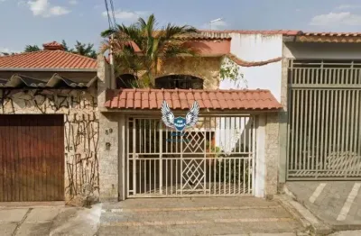 Casa assobradada no tucuruvi com  03 dormitórios e 04 vagas de garagem à 2 km do