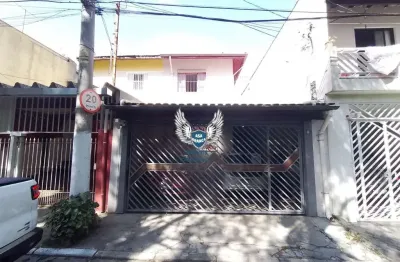Sobrado com 4 dormitórios sendo 1 suíte, 2 vagas de garagem e quarto de empregad