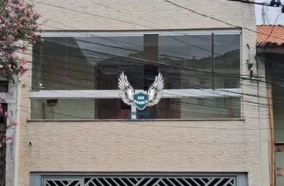 Sobrado com 03 dormitórios sendo 01 suíte e 02 vagas de garagem ( imóvel não da