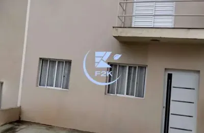 Excelente sobrado em condomínio, com 2 quartos, closet e área gourmet
