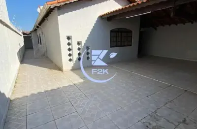 Excelente casa à venda contendo 3 dorms, garagem para 4 carros e área gourmet