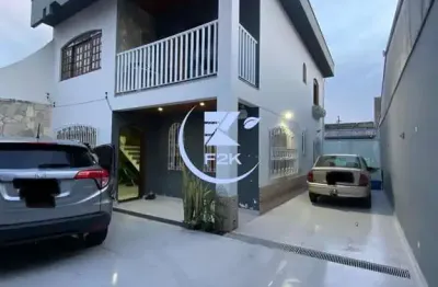 Belíssimo sobrado a venda com 4 dorms e área gourmet