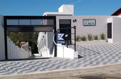 Sobrado estilo triplex 95m², 2 dormitórios, 1 banheiro, 1 lavabo, 1 vaga coberta