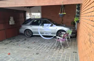 Casa à venda Centro, 3 dormitórios (sendo 1 suíte), 1 lavabo e 3 vagas de garage