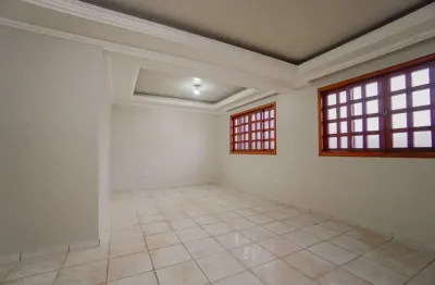 Casa de 226 m² com 03 quartos para alugar por R$ 3.500,00/mês no Jardim Europa em Goiânia/GO