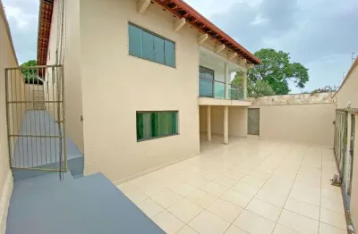 Sobrado de 365 m² com 04 quartos à venda no setor vila osvaldo rosa ao lado do instituto global da paz - gpf brasil