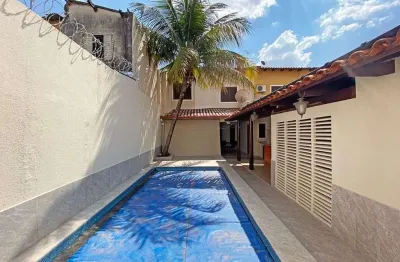 Casa com 5 quartos à venda na Rua T 39, Setor Bueno, Goiânia