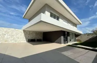 Sobrado de 285 m² com 04 suítes à venda no setor jaó ao lado do aeroporto internacional santa genoveva