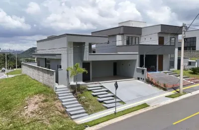 Casa de 153 m² com 03 suítes à venda por r$ 1.160.000 no jardins barcelona - senador canedo