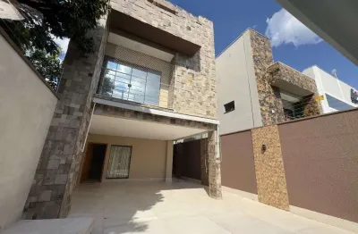Sobrado de 200 m² com 04 suítes à venda por r$ 1.350.000 no jardim atlântico - goiânia