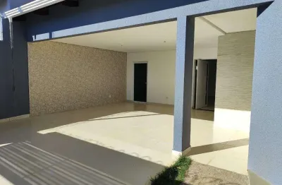 Sobrado com, 247 m² com 03 suítes no residencial monte cristo em trindade.