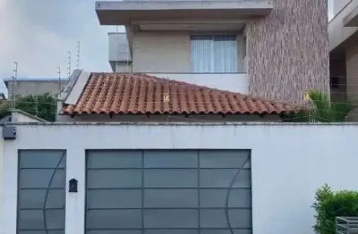 Sobrado de 220 m² com 04 quartos próximo ao shopping passeio das águas na vila joão vaz - goiânia/go