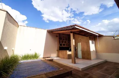 Casa de 139 m² com 3 quartos sendo 1 suíte para alugar,  por r$4.200,00 ao mês no jardim américa em goiânia