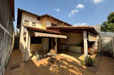 Sobrado de 127 m² com 04 quartos à venda por r$ 1.050.000 no setor jardim vitória - goiânia/go condomínio