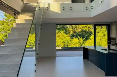 Sobrado de 234m² com 03 suítes plenas á venda no Jardins Barcelona.