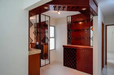 Apartamento reformado com 3 quartos e 2 vagas para locação no Setor Bueno