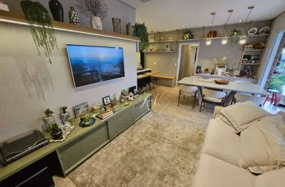 Luxuoso apartamento, lindo, com 3 suítes, finamente decorado por arquiteto, a 1 quadra da praia do embaré. aproveite!!