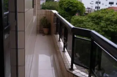 Maravilhoso apartamento, 03 dormitórios, à 2 quadras da praia, 2 vagas de garagem demarcadas!!! oportunidade!!!