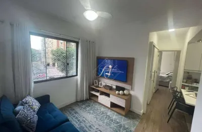 Apartamento na quadra da praia todo reformado, de frente, vista livre.