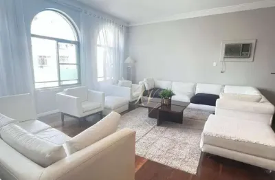 Reformado, apartamento super amplo, 4 dormitórios, à 1 quadra da praia de santos!!!