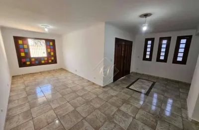 Belíssima casa, super arejada e ampla, com excelente localização no centro em são vicente!!