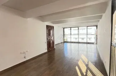 Reformado, andar alto, frente, vista parcial mar, 4 dormitórios, quadra da praia do boqueirão em santos!!!