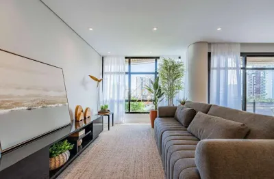 Maravilhoso apartamento, reformado pelo studio casabella, vista livre de todos os ambientes, a 3 quadras da praia e super bem localizado no coração do