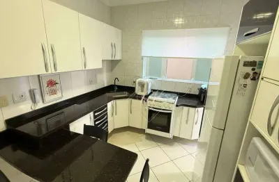 Casa super arejada, sol da manhã, muito bem dividida, rua tranquila e bem localizada no bairro do embaré!!!