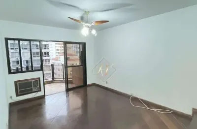 Apartamento super amplo, frente, sacada na sala, 2 dormitórios, lazer completo, na quadra da praia na cidade de santos!!!