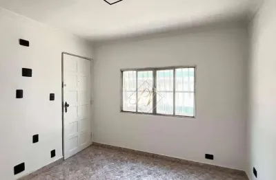 Quintal, térreo, 2 dormitórios, todo pintado e pronto para morar!!!