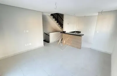 Maravilhosa casa duplex em villagio, com fino acabamento, recém entregue, com garagem fechada, super bem localizado no bairro do campo grande!!!