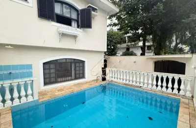 Sobrado amplo de esquina, super charmoso e com total privacidade na ponta da praia. com uma área externa excelente com piscina e churrasqueira!!!!